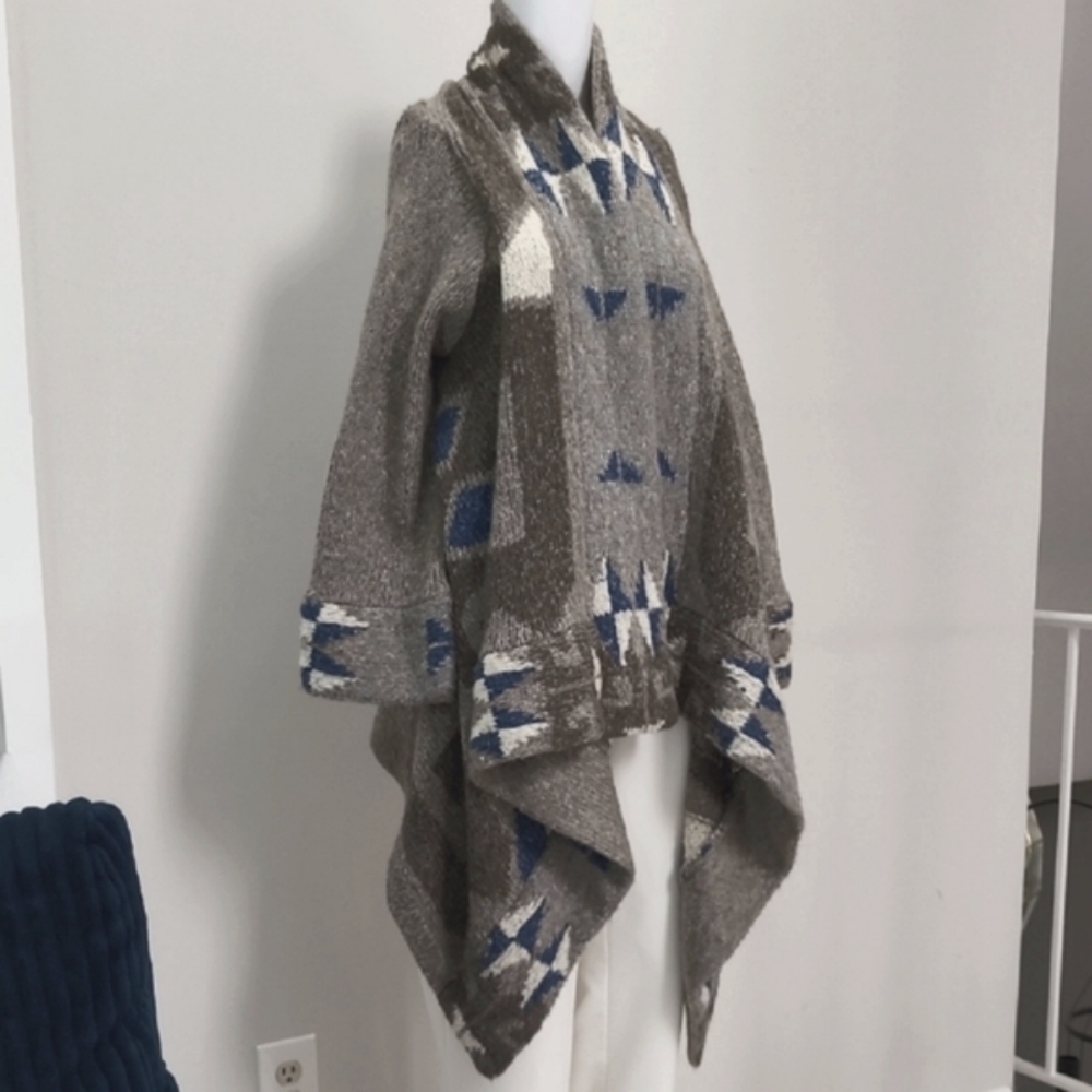 LINE Geometric Patterned Chunky Cardigan in Greige and Blue